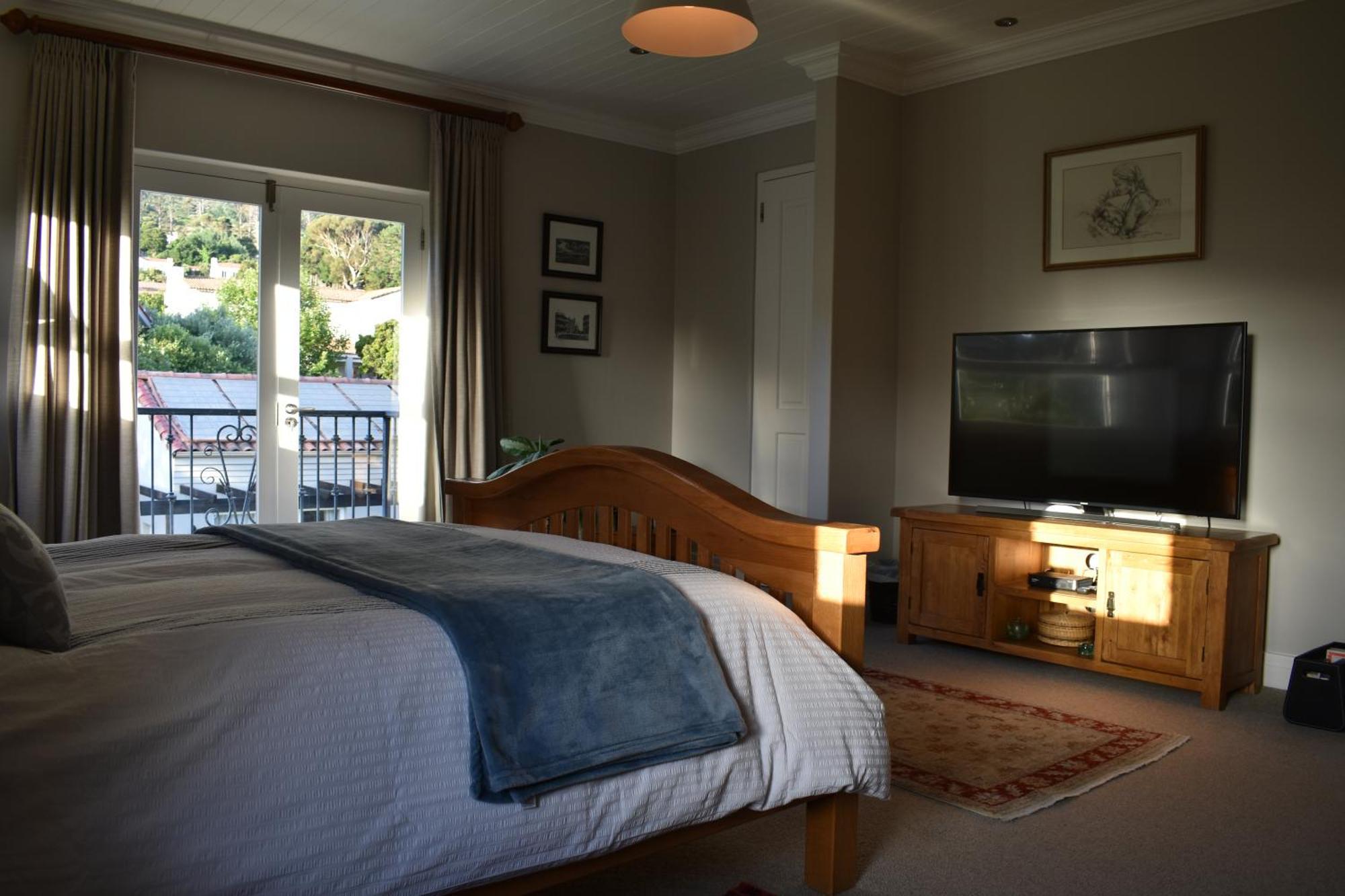 Mountain View In Exclusive Security Estate, Hout Bay, Villa *
